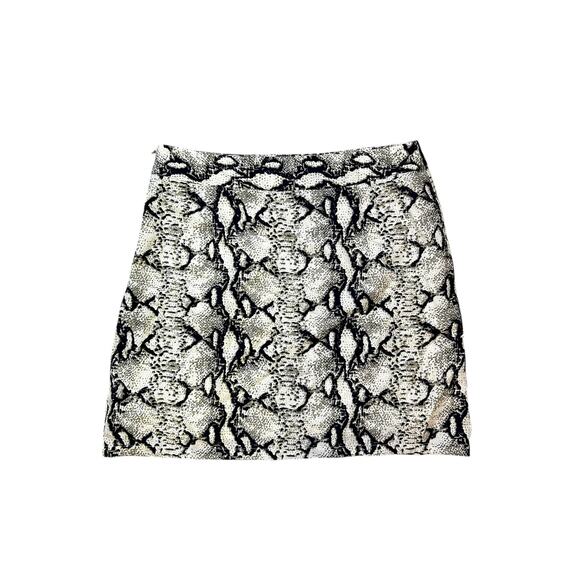 Love Sadie Snakeskin Print Mini Skirt Women’s Size Large - Picture 1 of 3